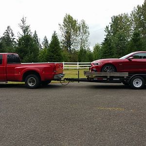 F350 and the GT, ready to haul back to the dealer for the Roush Phase 1 install