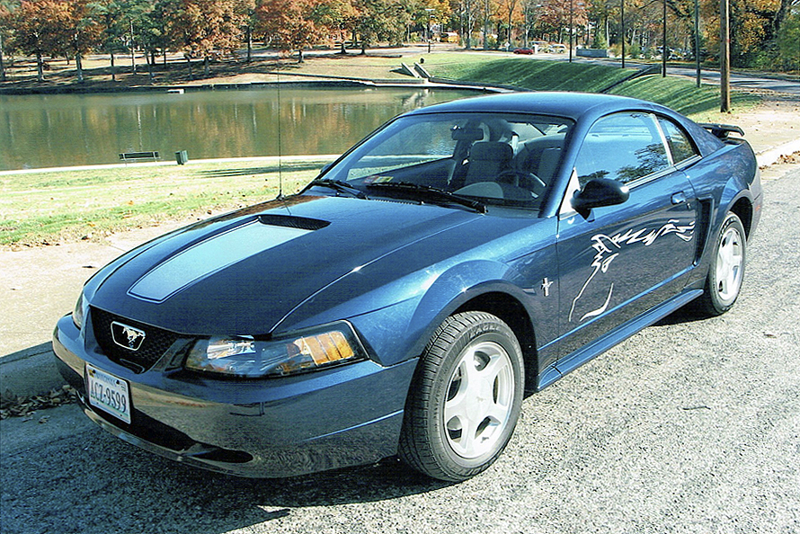 2001 Mustang with Pony Graphic.jpg