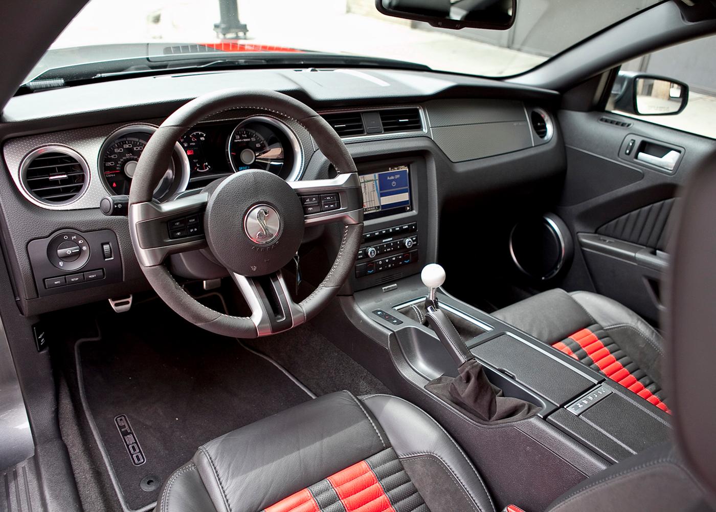 20101117_110411_2011_Ford_Mustang_Shelby_GT500_interior_image.jpg