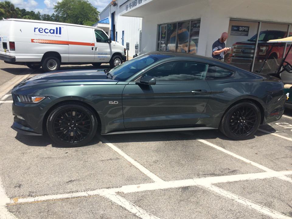2015_Mustang_GT.jpg