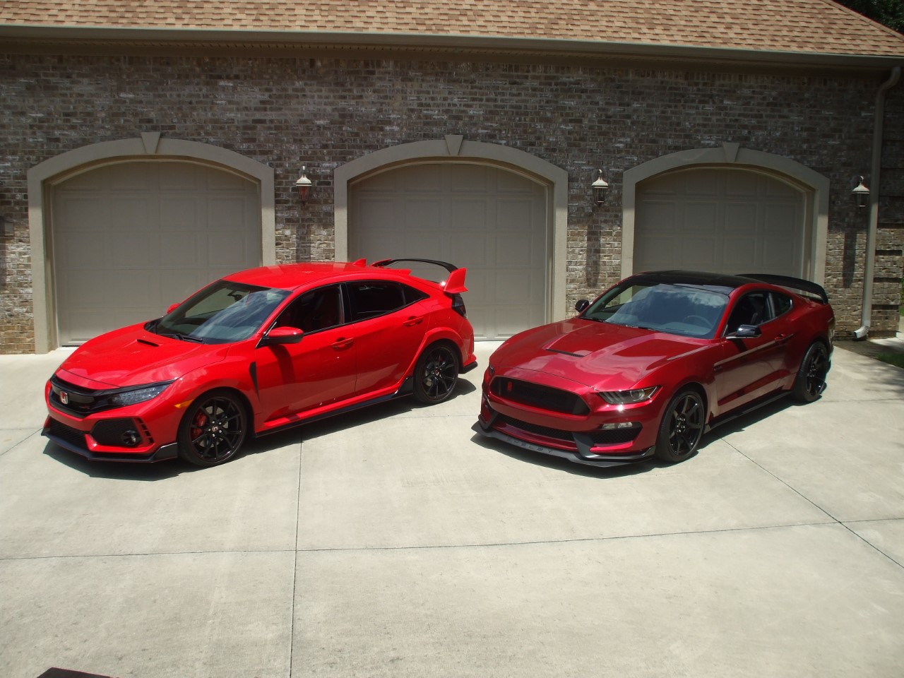 2017 GT350R and 2018 Civic Type R - 1.jpg