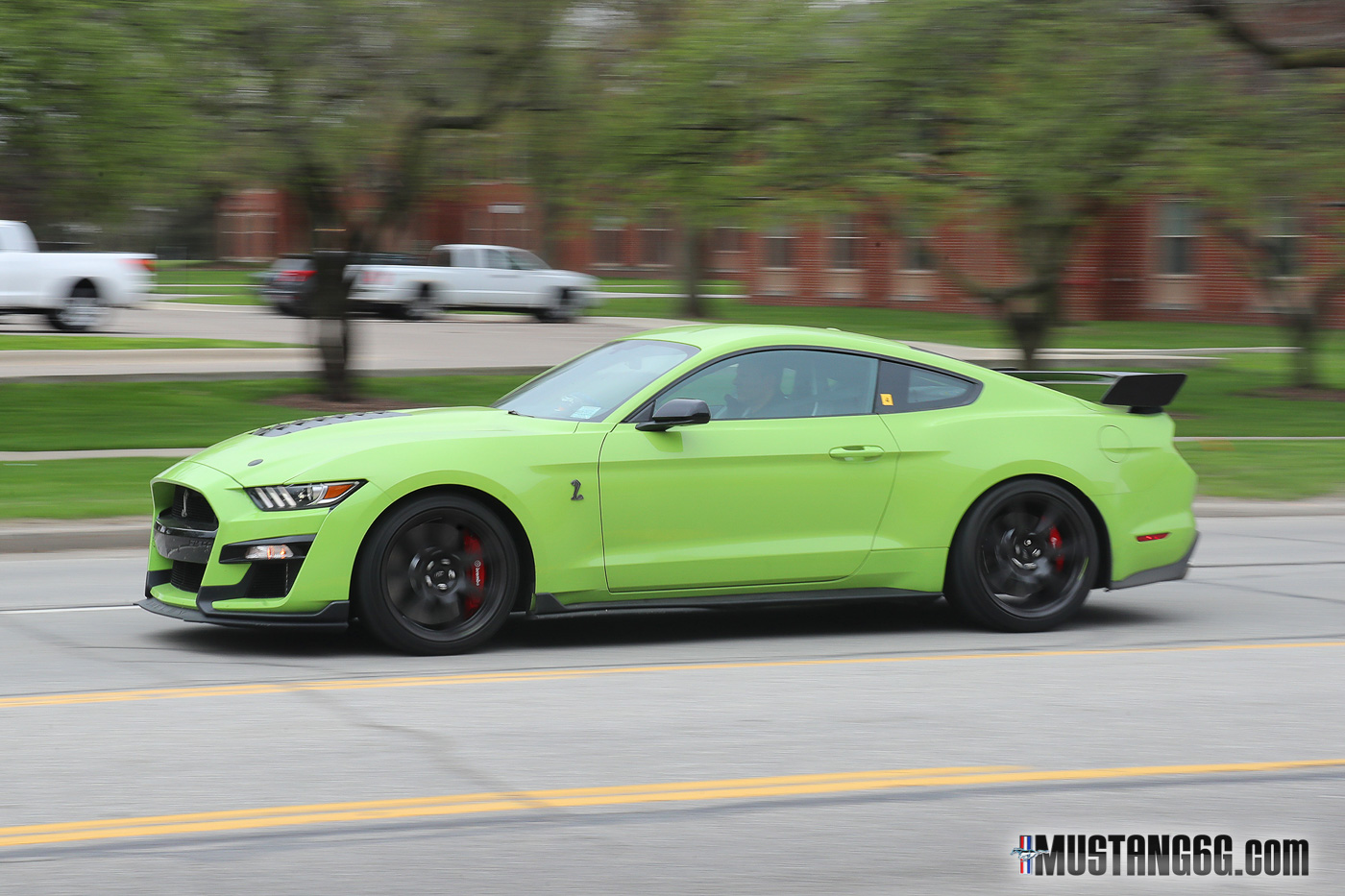 2020-Shelby-GT500-Mustang-Grabber-Lime-4.jpg