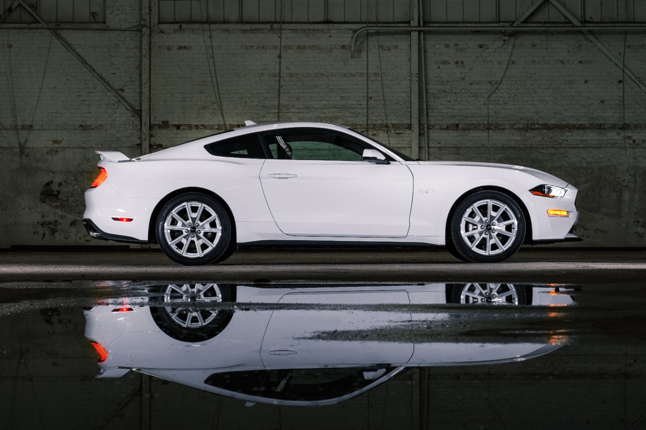 2022 Mustang Coupe Ice White Appearance Package_01-2.jpg