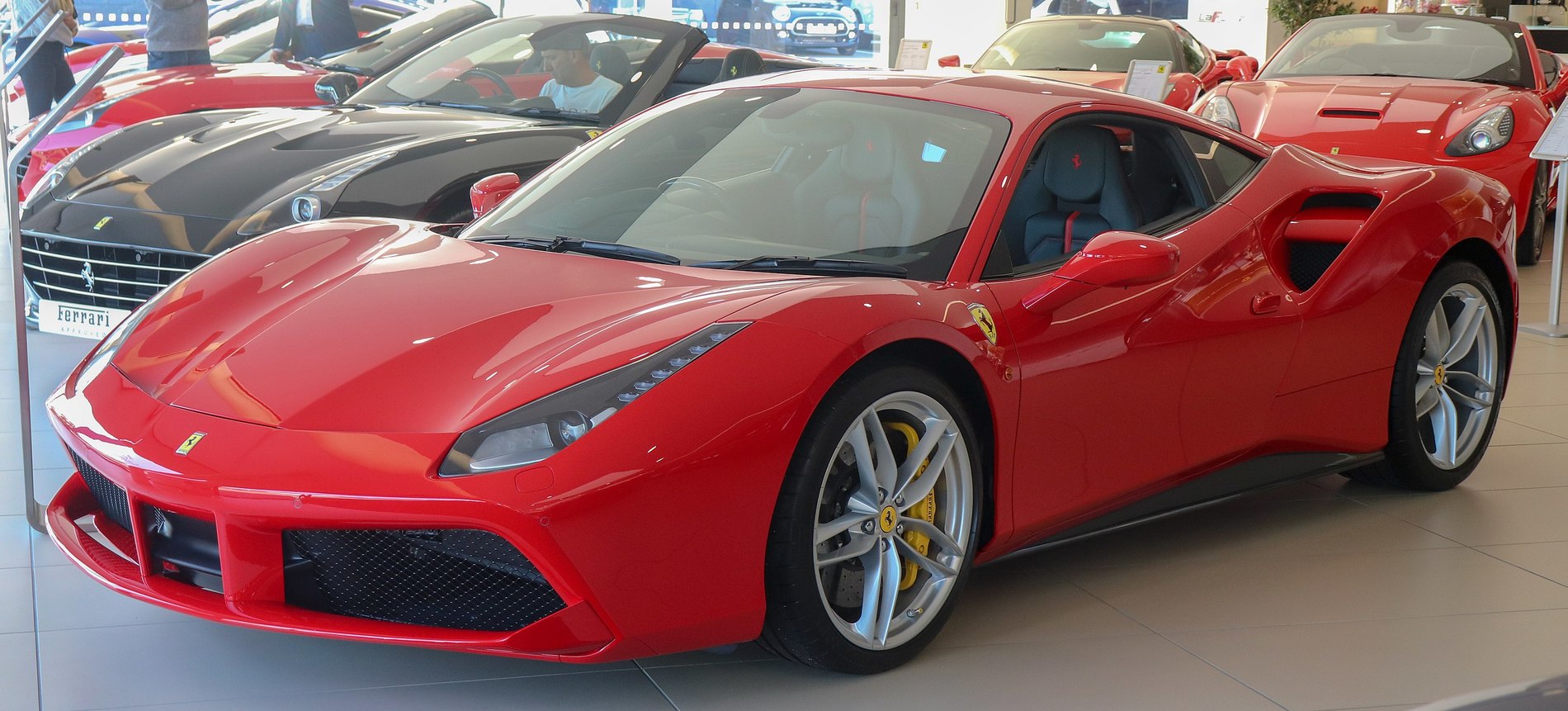 2880px-2017_Ferrari_488_GTB_Automatic_3.9.jpg