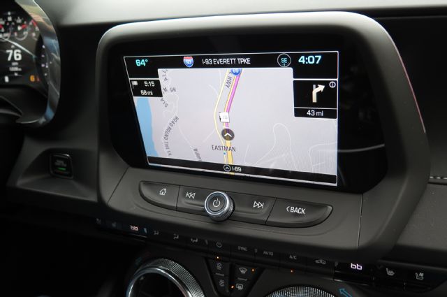 5-2016-camaro-ss-interior-features-8-inch-navigation-screen.jpg