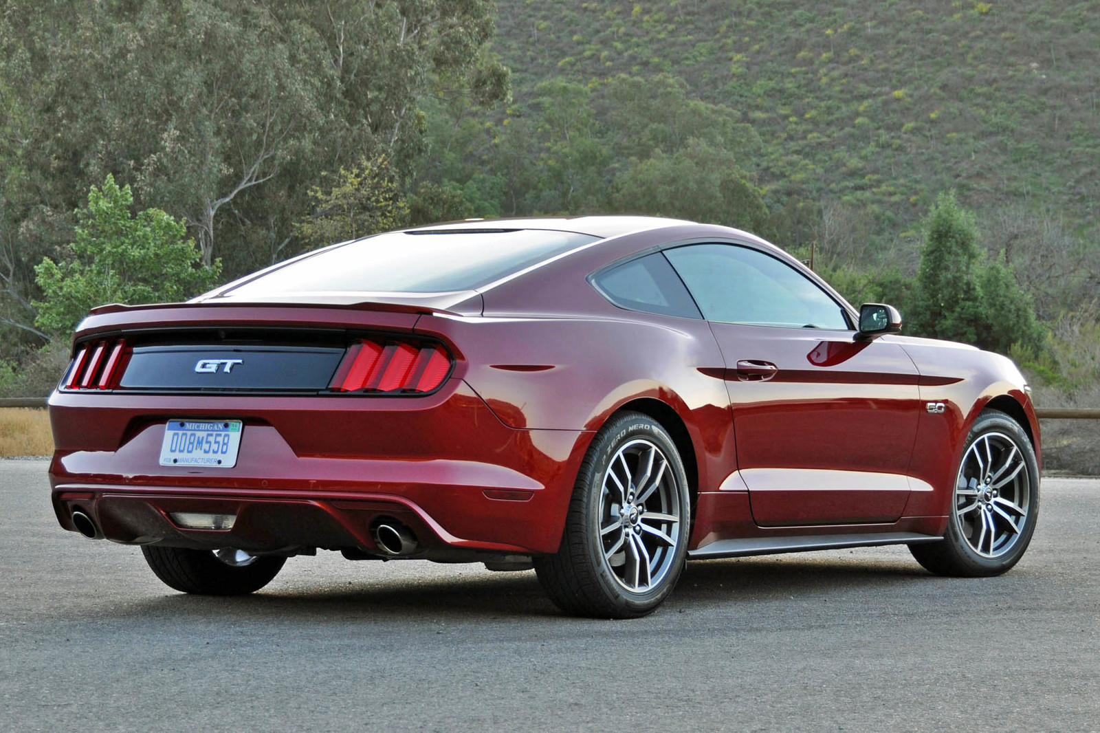 AutoWeb-2015-September-Review-2015-Ford-Mustang-002.jpg