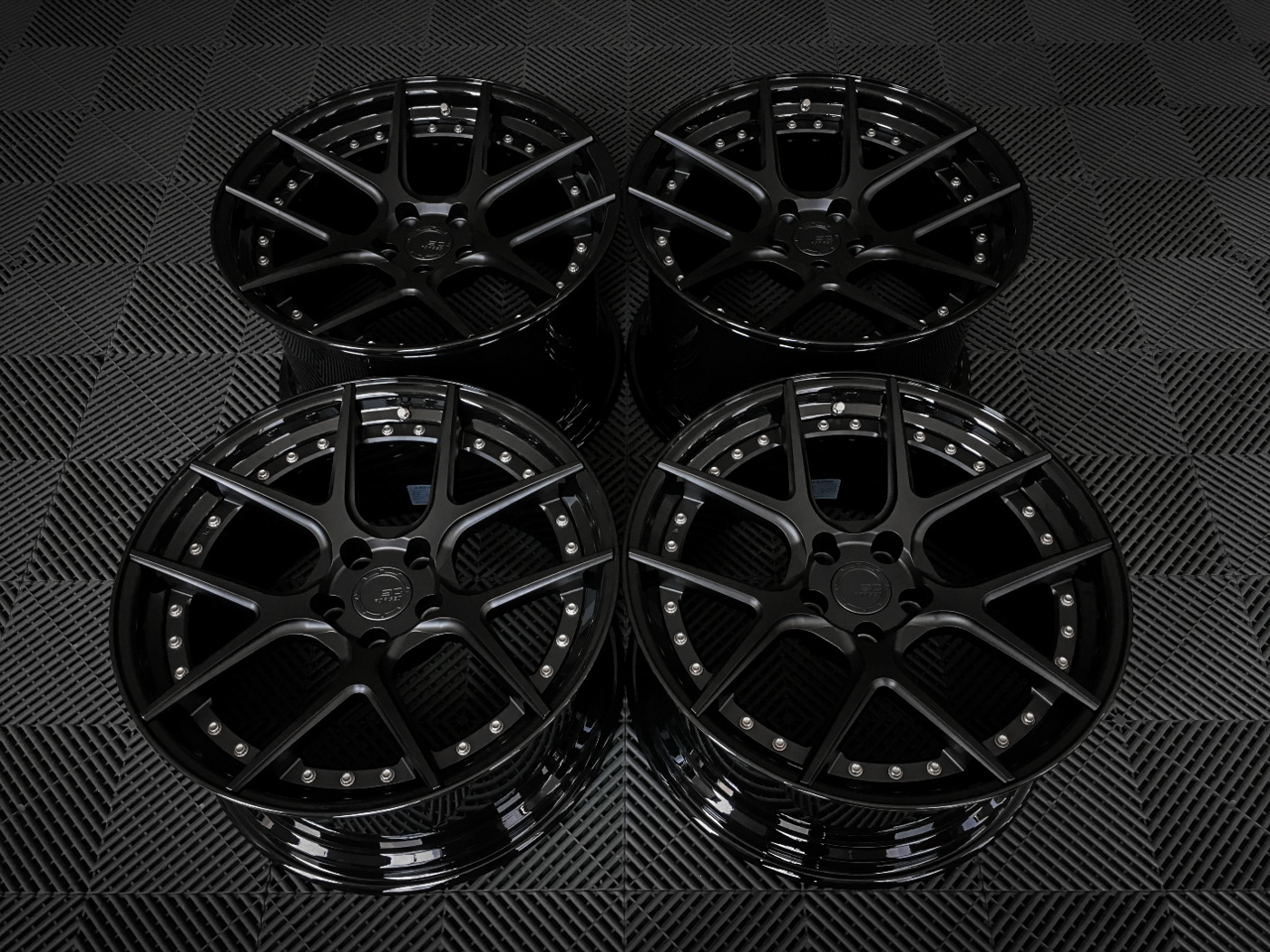 bc-forged-hcs02-matte-black-center-gloss-black-lip-concave-wheels.jpg