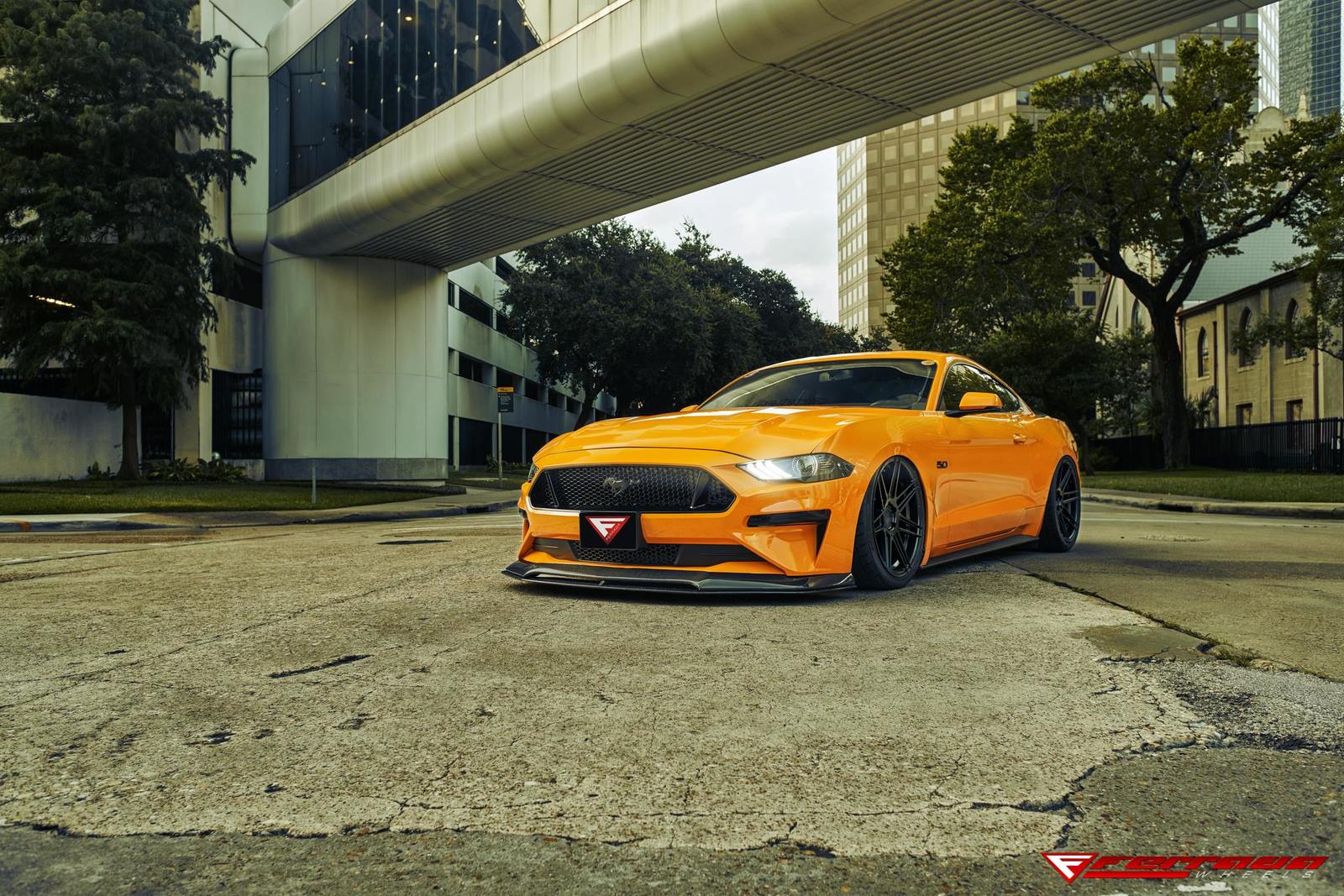 competition-orange-ford-mustang-gtpp-ferrada-forge8-fr6-concave-wheels.jpg