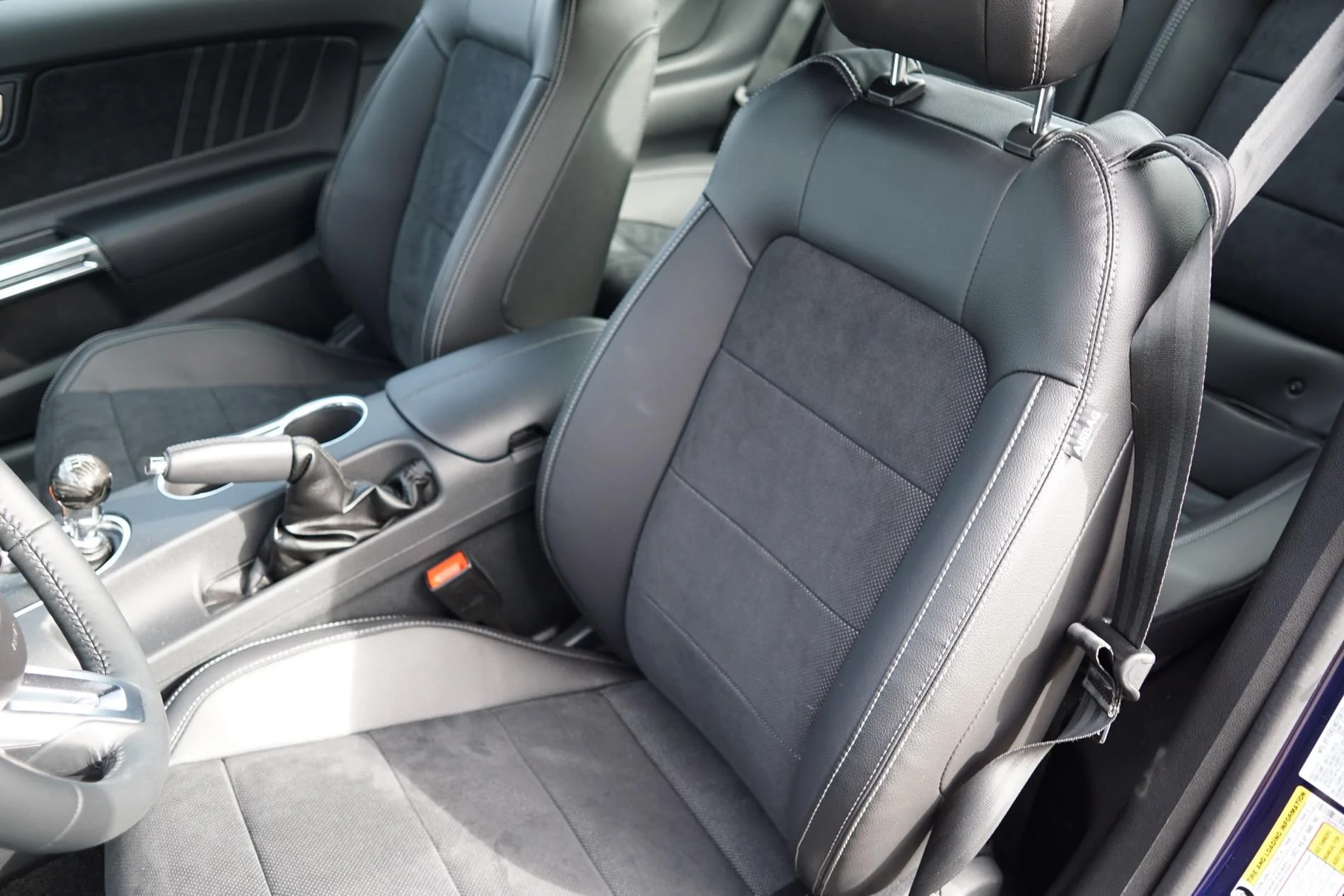 2018 Carbon Sport Interior Package (Carbon Fiber + Alcantara interior