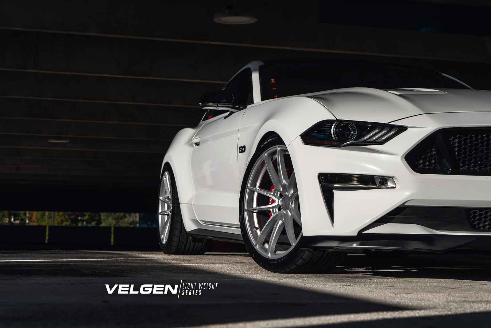 Ford Mustang GT Velgen Light Weight Series VF5 Gloss Silver-4.jpg