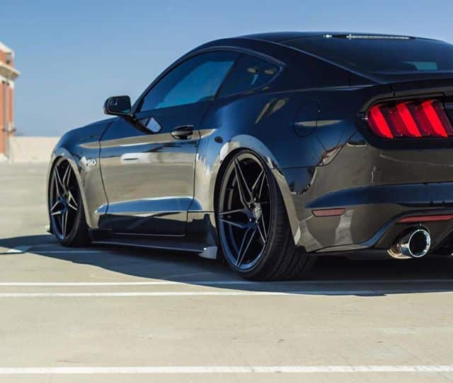 FORD-MUSTANG-S550-GT-AIRBAG-STANCE-SF04-BLACK-CONCAVE-DIRECTIONAL-WHEELS-1.jpg