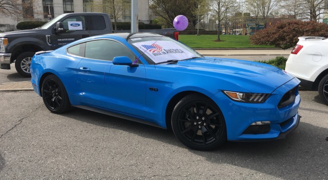 Grabber-Blue-2017-Mustang-GT-Black-Accent-Package-657x360.jpg