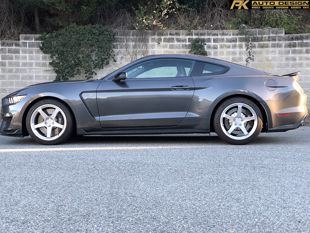 MAGNETIC-FORD-MUSTANG-SHELBY-GT350-BC-FORGED-RT50-BRUSHED-SILVER-CONCAVE-WHEELS.jpg