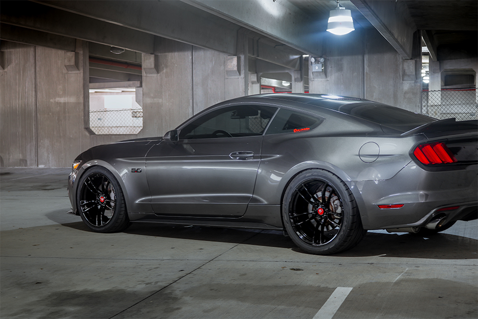 magnetic-ford-mustang-st-s550-p51-101rf-gloss-black-replica-concave-wheels.jpg