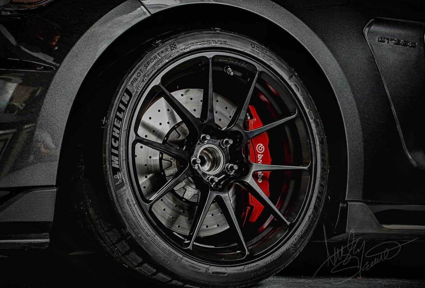 magnetic-shelby-gt350r-ford-mustang-s550-forgeline-gs1r-matte-black-forged-track-wheels.jpg