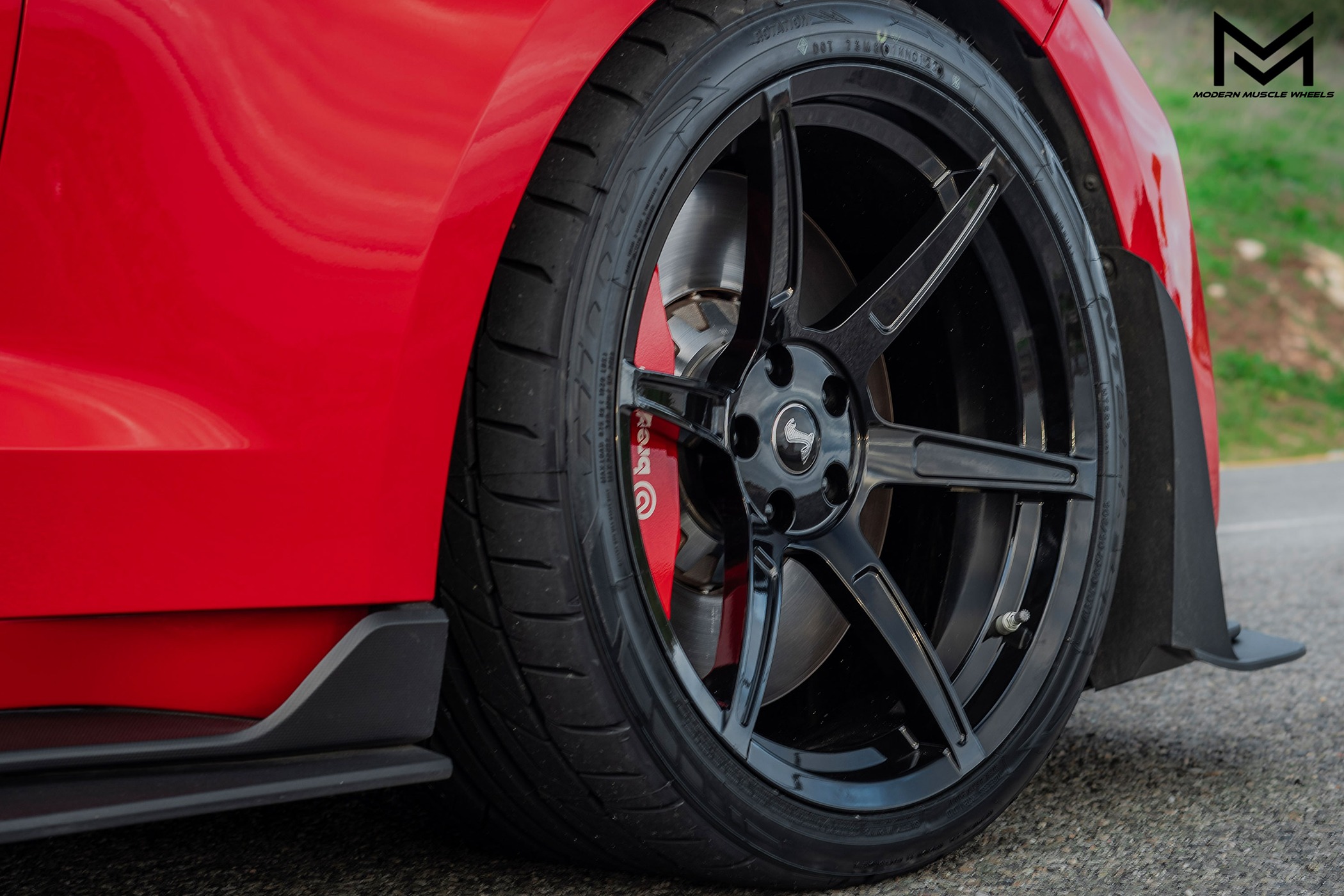 modern-muscle-wheels-forged-venom-series-m6r-gloss-black-shelby-gt500-red-07.jpg