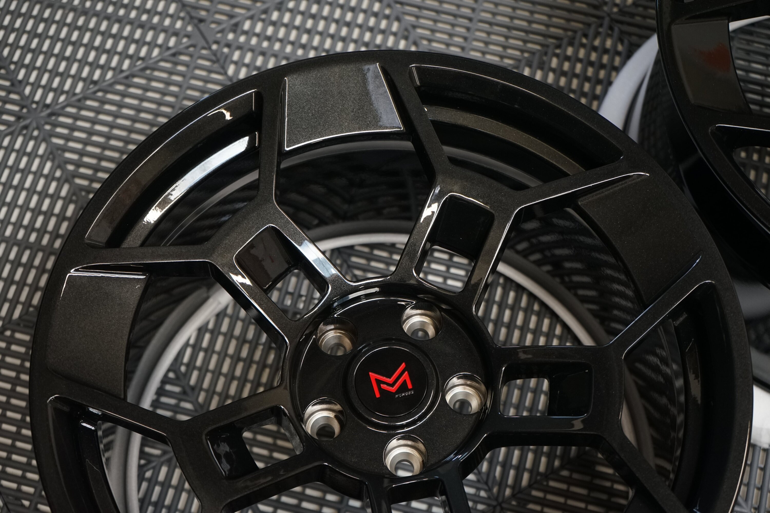 modern-muscle-wheels-m17r-carbon-flash-03.jpg