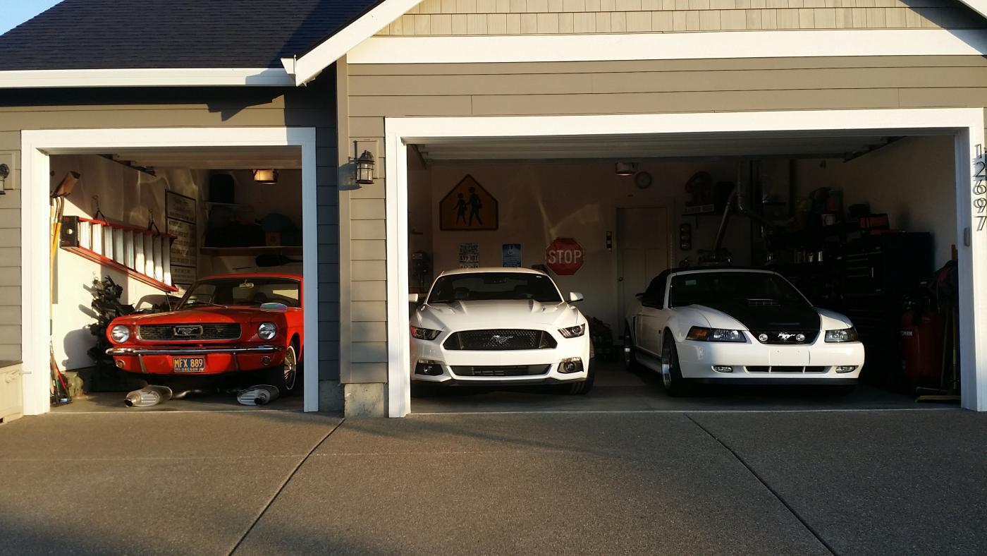 mustang garage.jpg