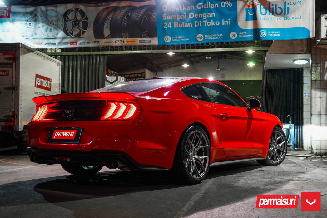 Mustang-GT-Hybrid-Forged-Series-HF-5-%C2%A9-Vossen-Wheels-2020-405-1047x698.jpg
