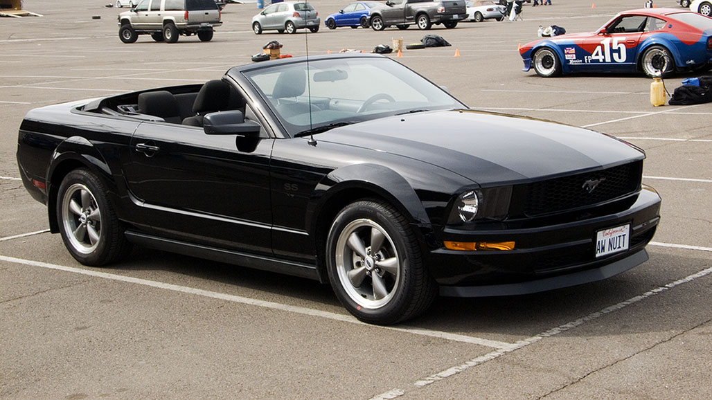 Mustang2006AtStadium.jpg