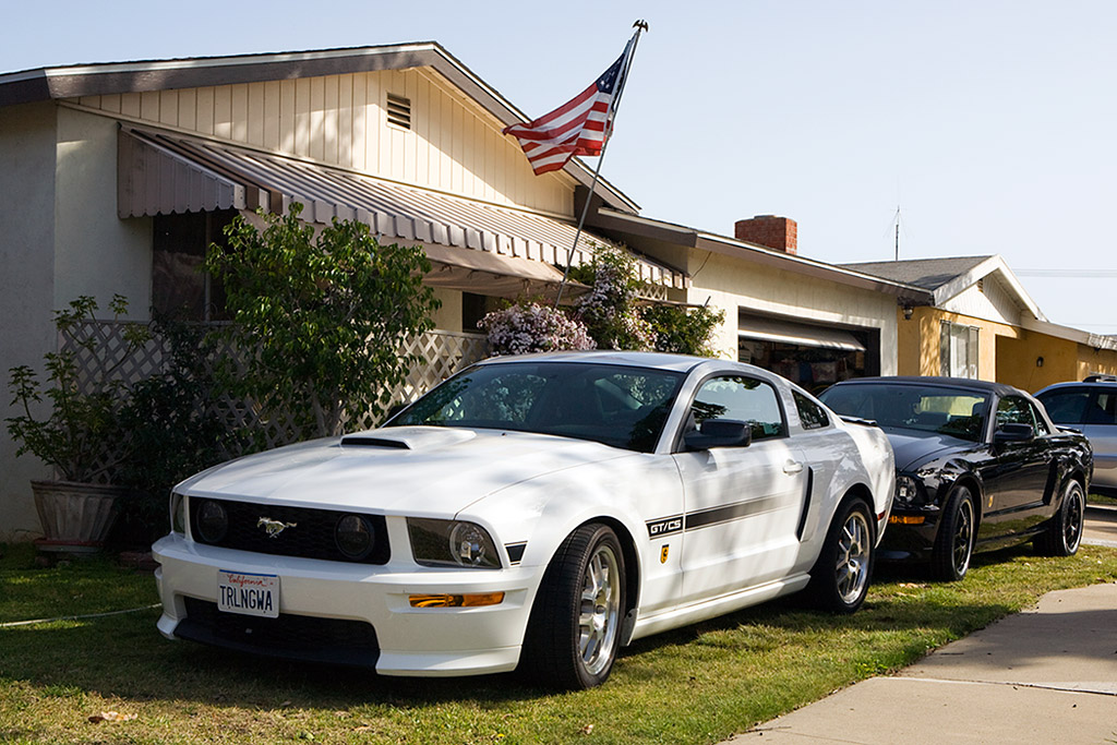 Mustangs 2008 and 2009 parade with flag.jpg