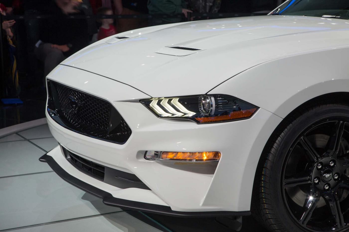 Oxford-White-2018-Mustang-GT-10.jpg
