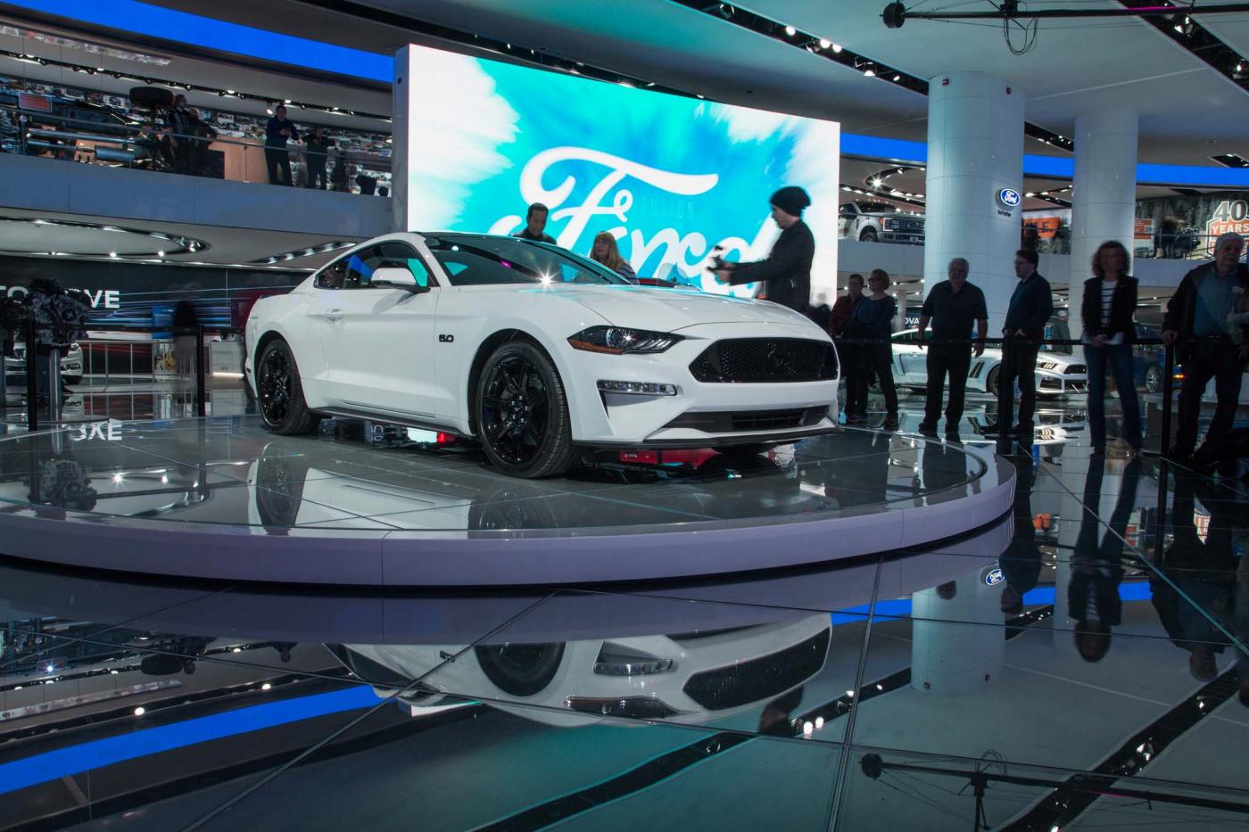 Oxford-White-2018-Mustang-GT-2.jpg