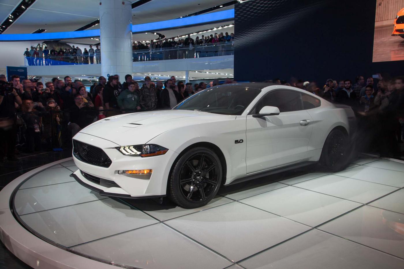 Oxford-White-2018-Mustang-GT-4.jpg