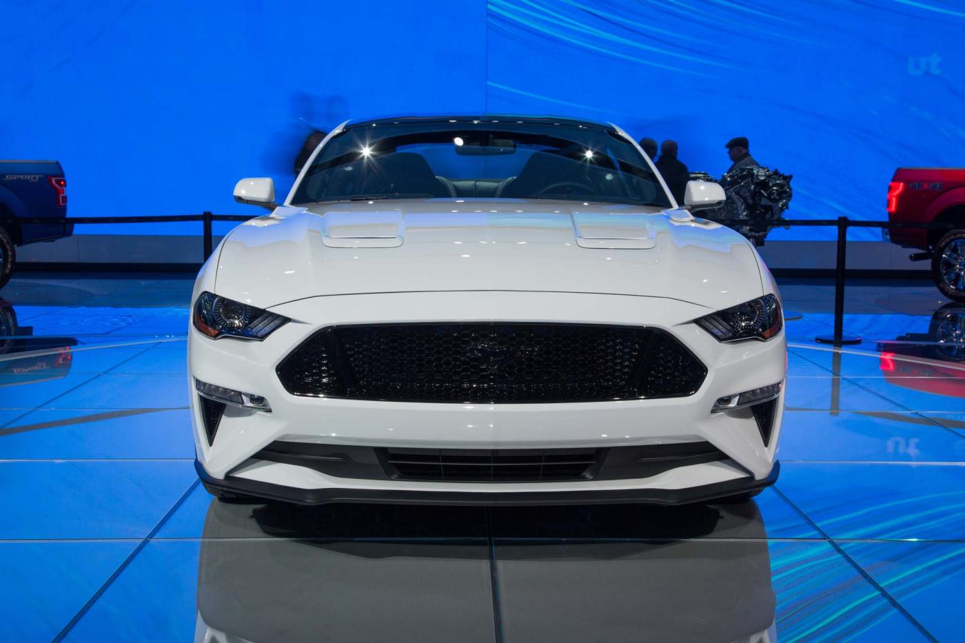 Oxford-White-2018-Mustang-GT-6.jpg