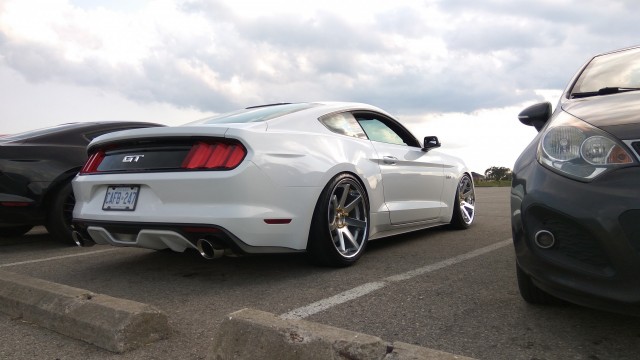 oxford-white-ford-mustang-gt-s550-ferrada-fr1-machined-silver-deep-concave-wheels-2.jpg