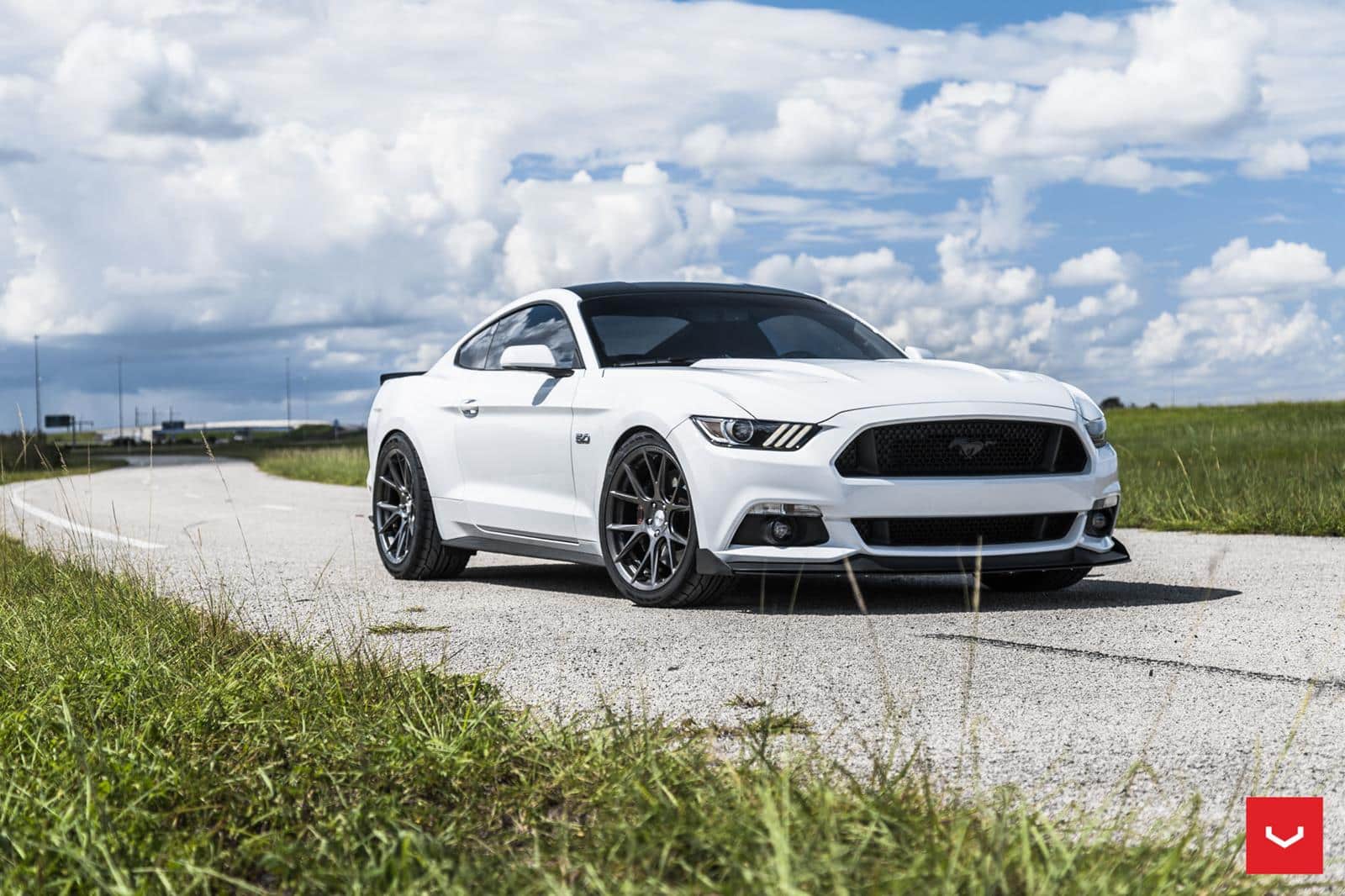 oxford-white-ford-mustang-gtpp-s550-vossen-vfs6-gloss-graphite-concave-hybrid-forged-wheels.jpg
