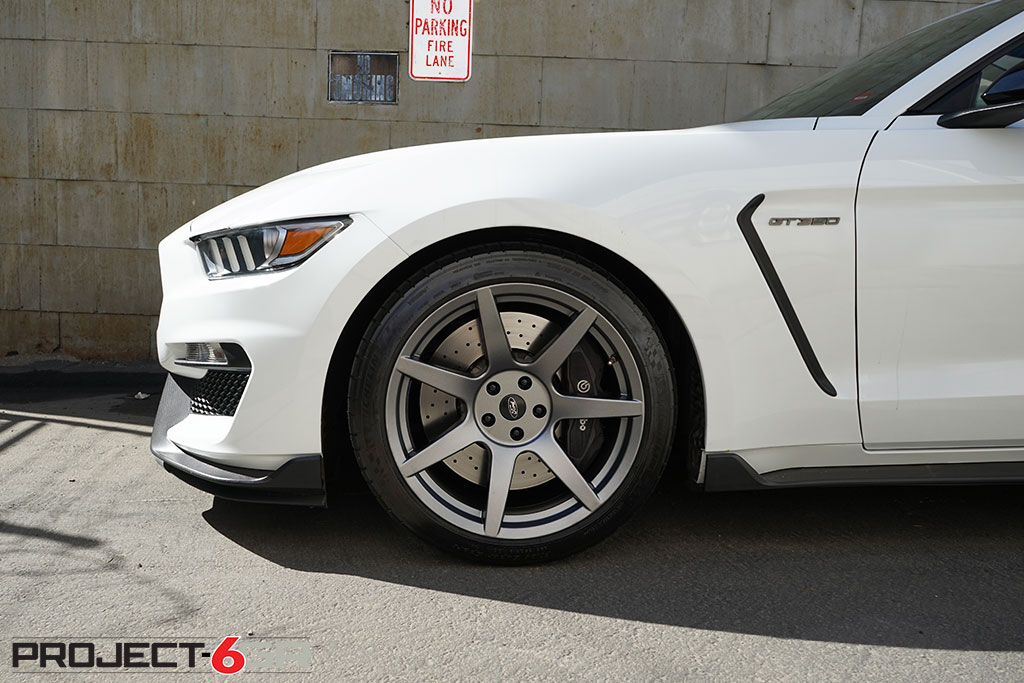 project-6gr-wheels-graphite-white-ford-mustang-s550-gt350-03_25288839469_o.jpg