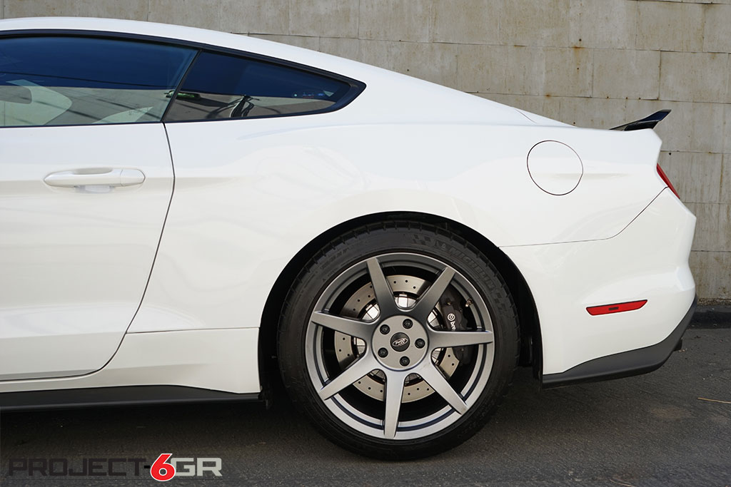 project-6gr-wheels-graphite-white-ford-mustang-s550-gt350-04_25288839309_o.jpg
