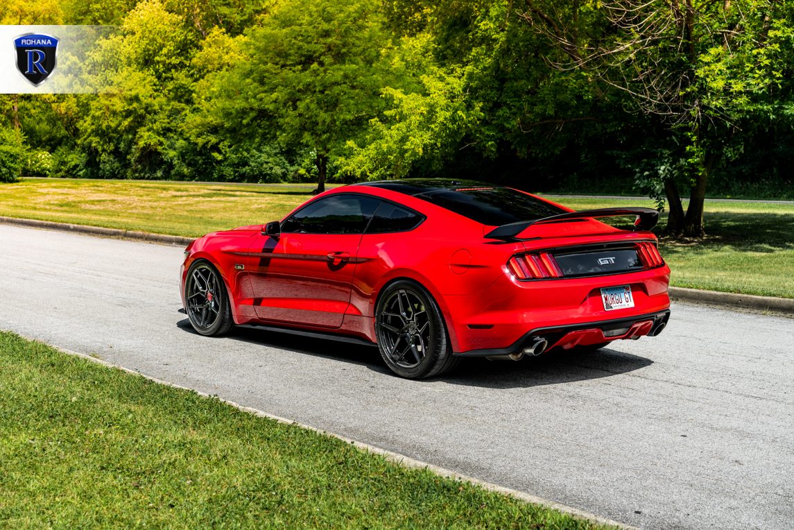 race-red-ford-mustang-gt-rohana-rfx11-gloss-black-rotory-forged-concave-wheels.jpg