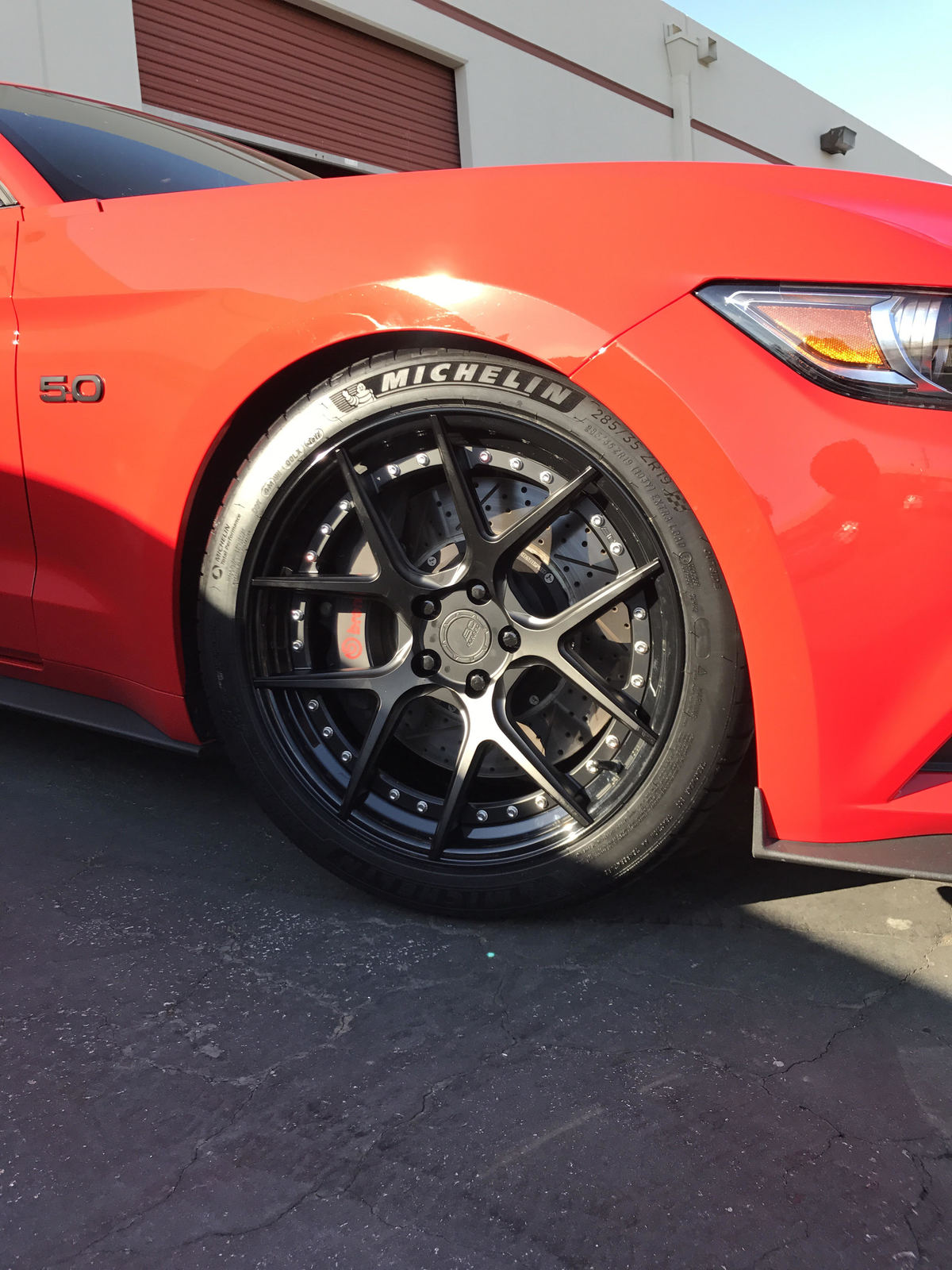race-red-ford-mustang-gtpp-s550-bc-forged-hcs04s-matte-black-gloss-black-concave-wheels.jpg