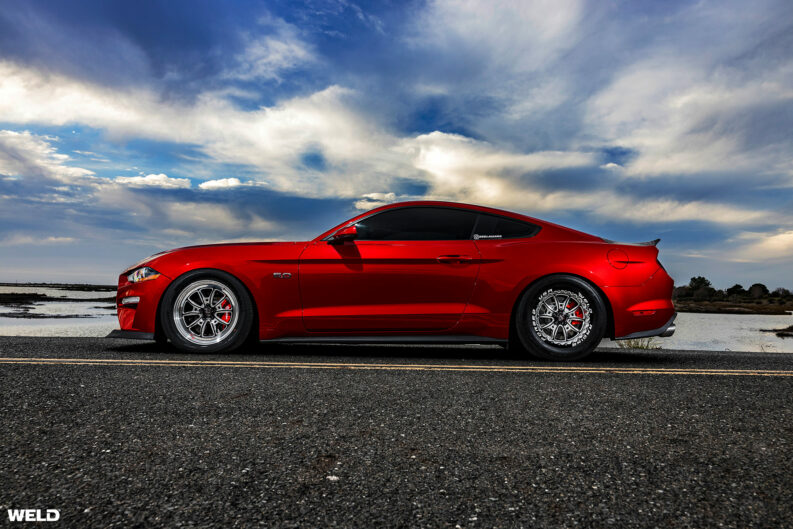 red-ford-mustang-s550-drag-racing-wheels-weld-rts-s80-new-design-forged-beadlock-b-793x529.jpg