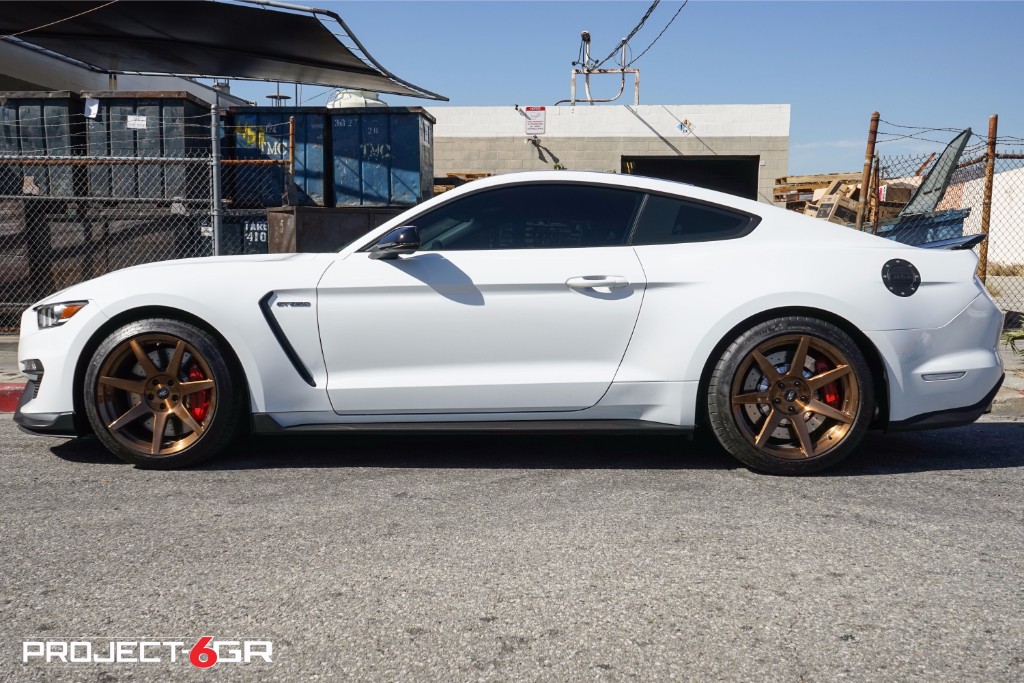 shelby-ford-mustang-gt350-white-gloss-brushed-bronze-wheels-04.jpg