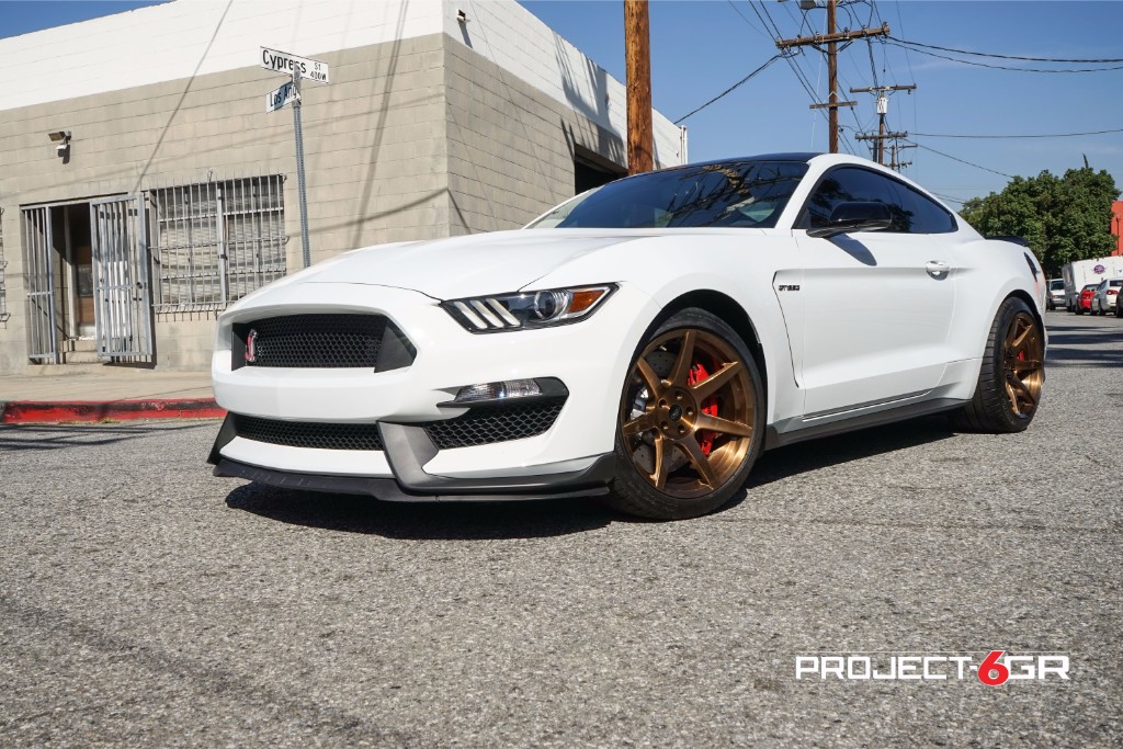 shelby-ford-mustang-gt350-white-gloss-brushed-bronze-wheels-09.jpg