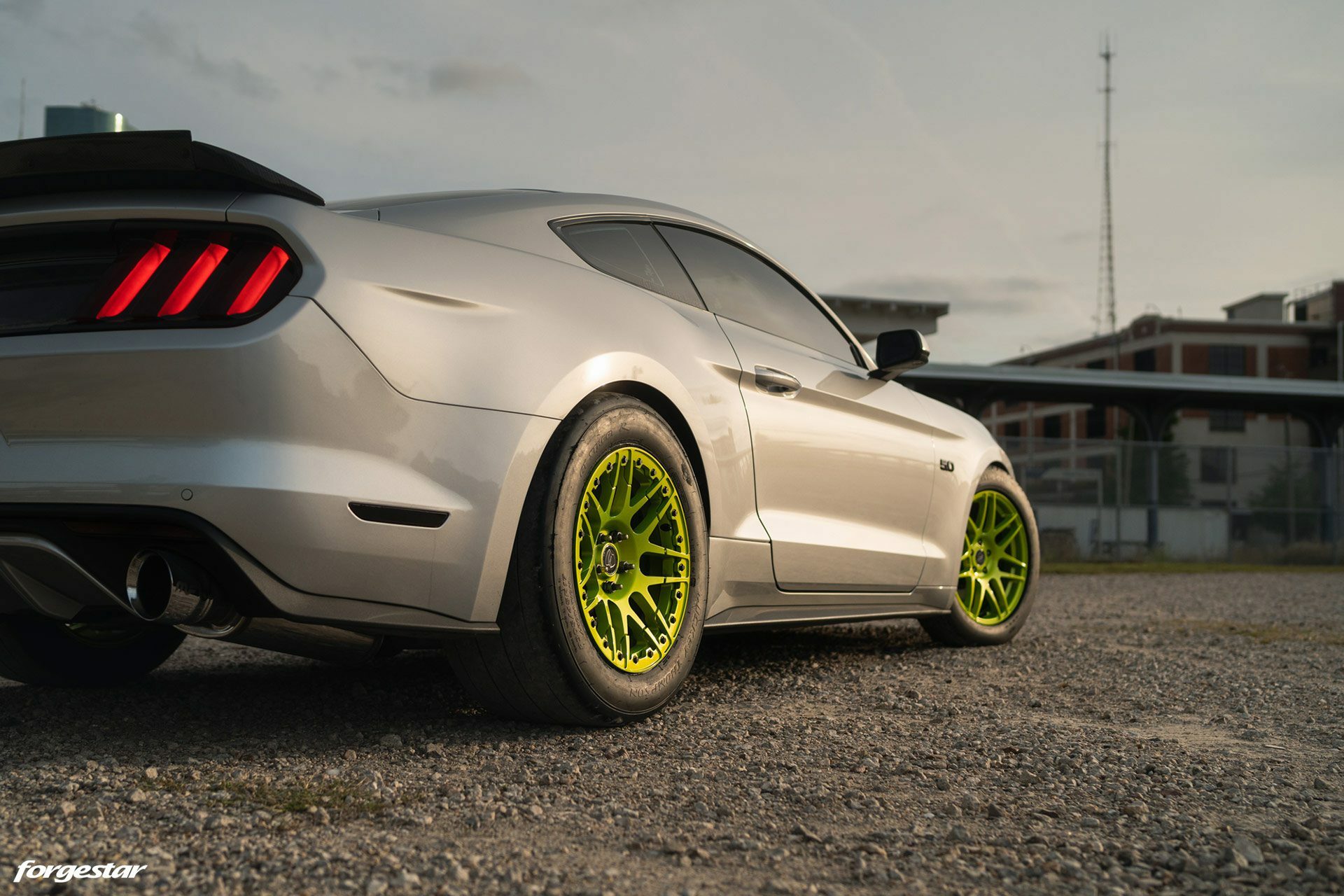silver-mustang-neon-green-forgestar-f14-beadlock-drag-racing-wheels-e-1.jpg