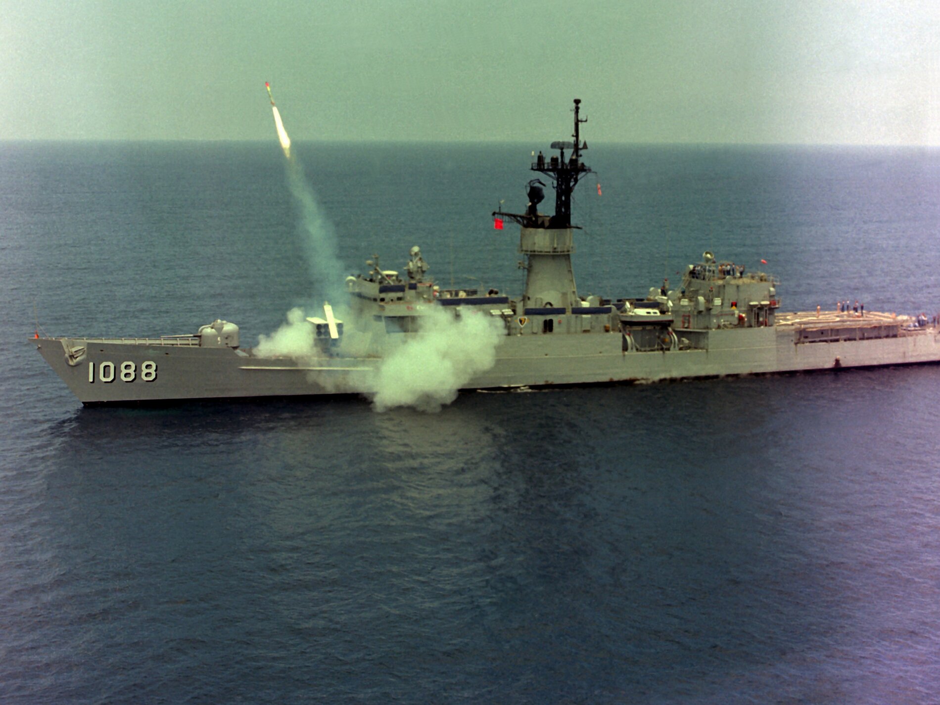 USS_Barbey_(FF-1088)_launches_Harpoon_missiles_in_1987.jpeg