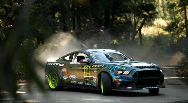 Vaughn Gittin Jr. Drift Battles Daigo Saito | 2015 ...